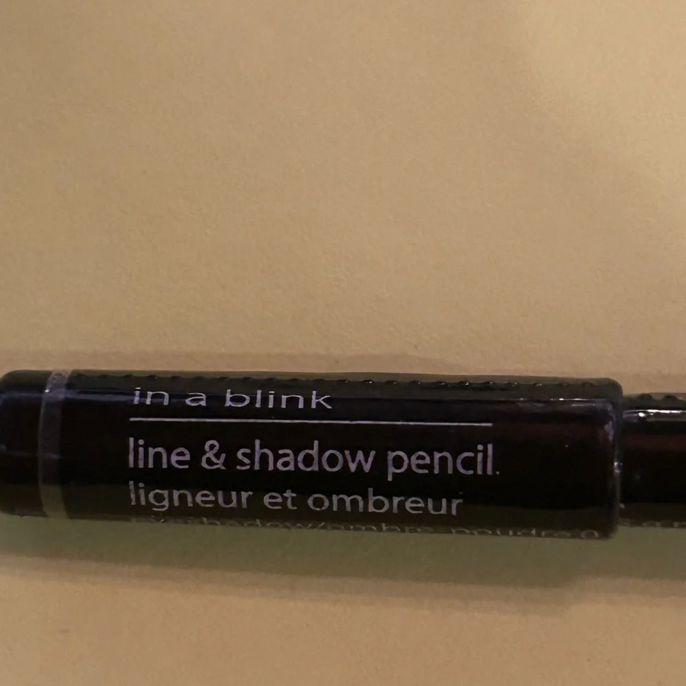 Avon In A Blink Line & Shadow Pencil. Navy Blue